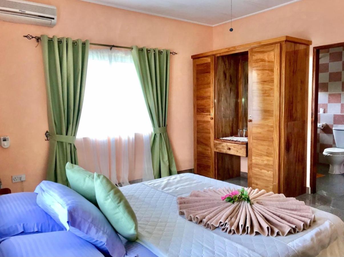 วิลลาบานาเนีย Hotel อังส์ วอลแบร์ วิลเลจ ภายนอก รูปภาพ