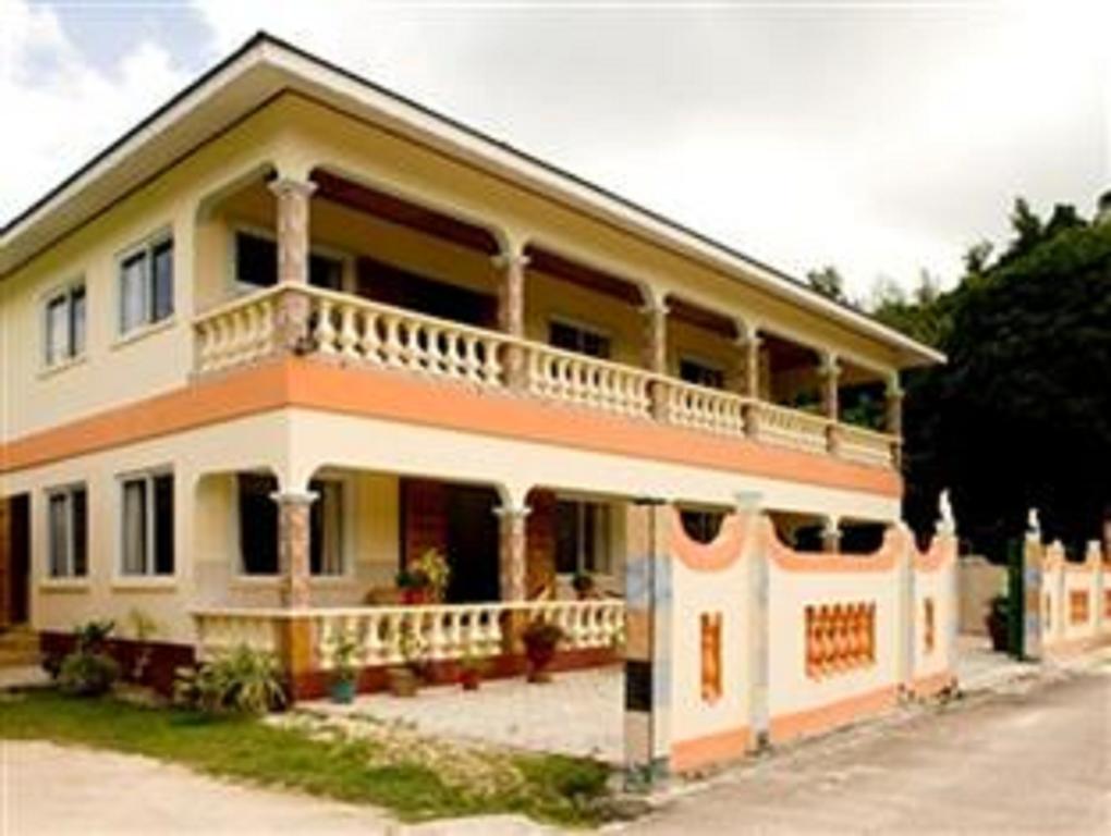 วิลลาบานาเนีย Hotel อังส์ วอลแบร์ วิลเลจ ภายนอก รูปภาพ