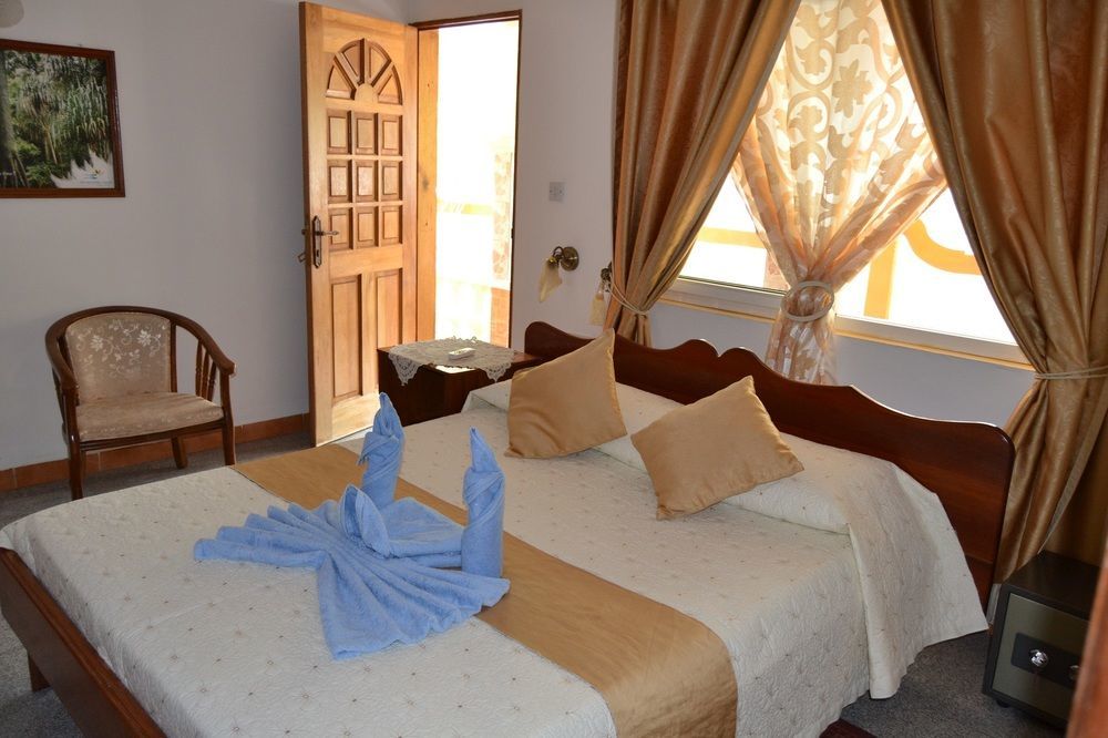 วิลลาบานาเนีย Hotel อังส์ วอลแบร์ วิลเลจ ภายนอก รูปภาพ